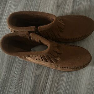 Girls Minnetonka boots